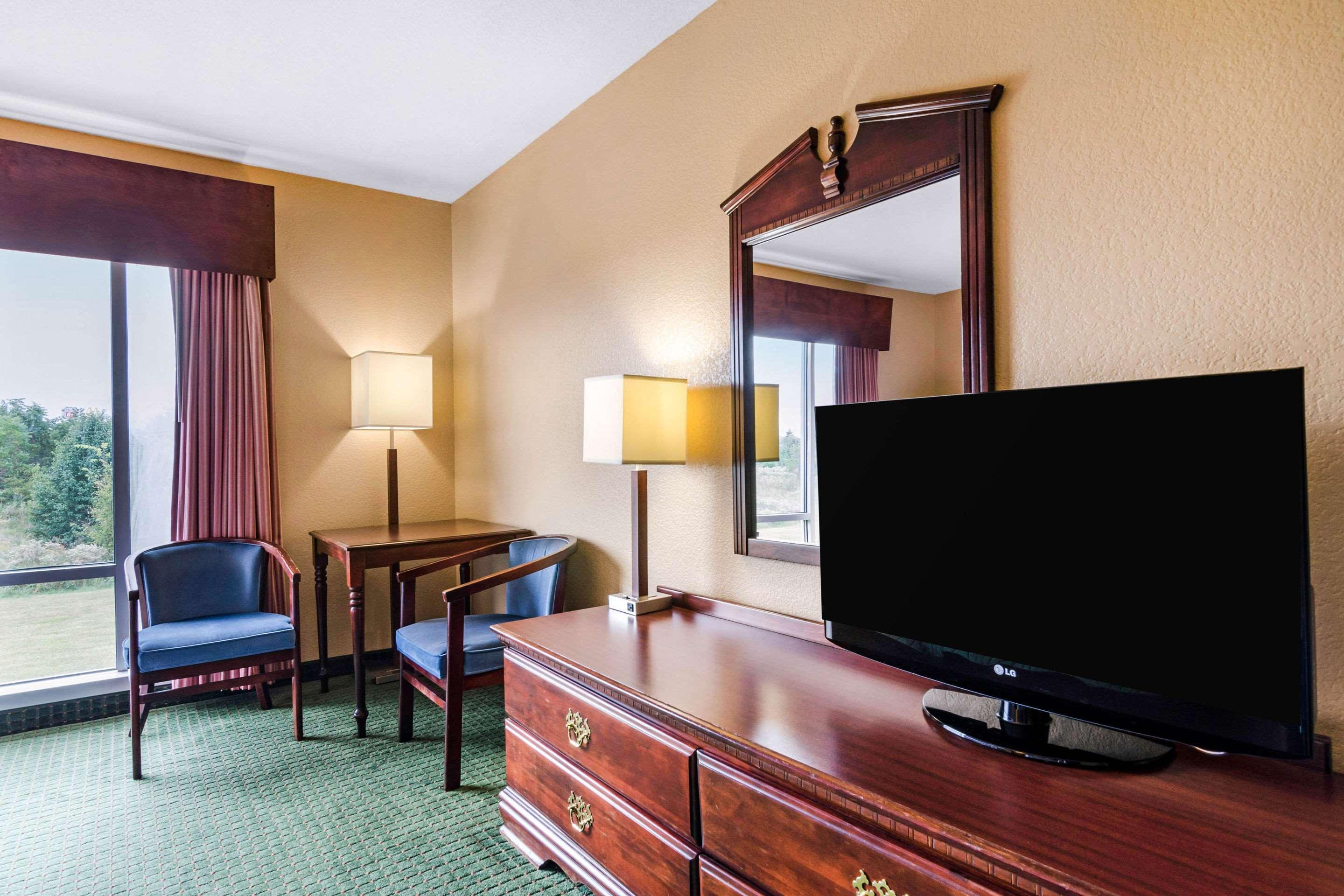Quality Inn & Suites Carthage Eksteriør billede