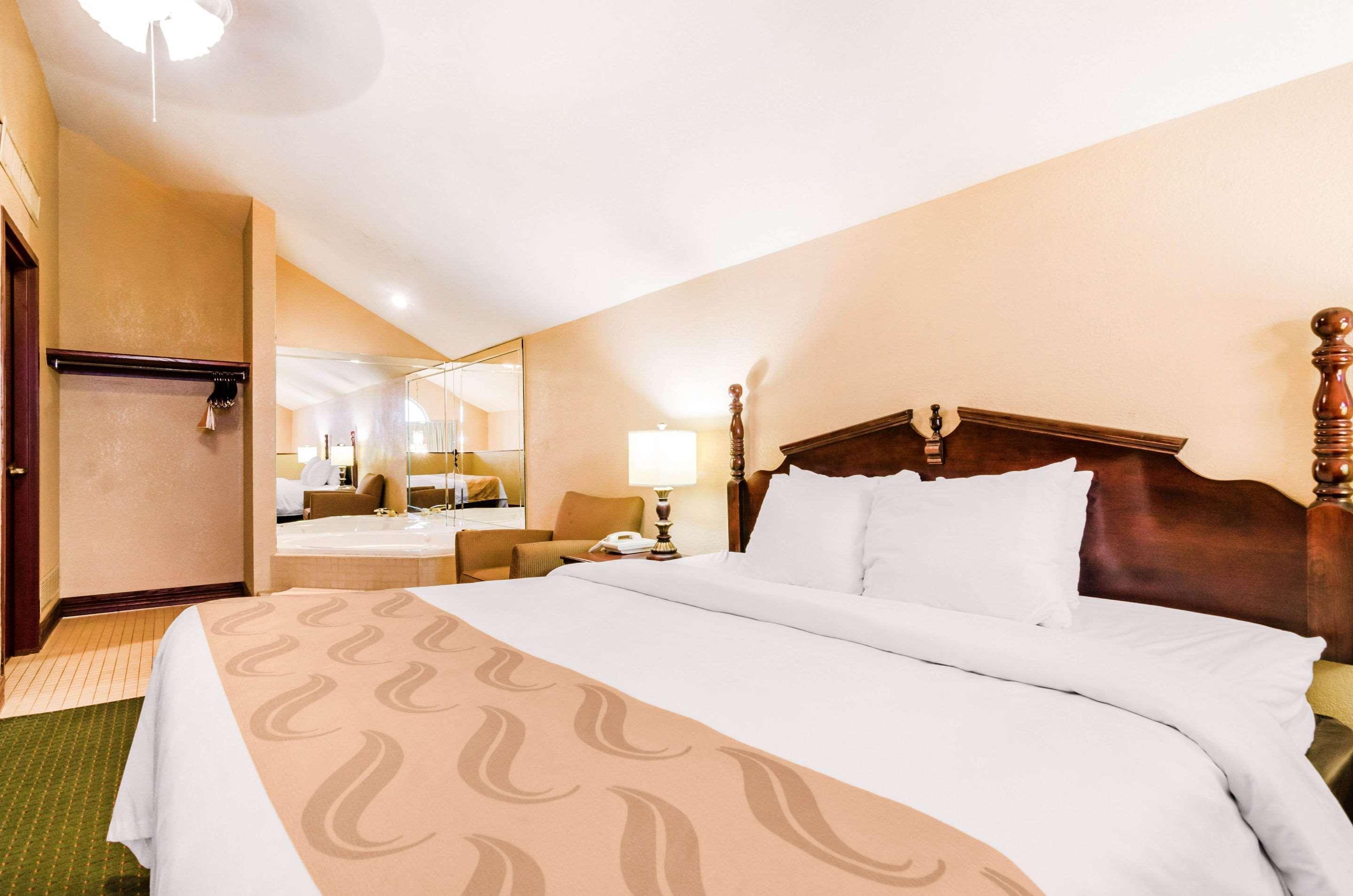 Quality Inn & Suites Carthage Eksteriør billede