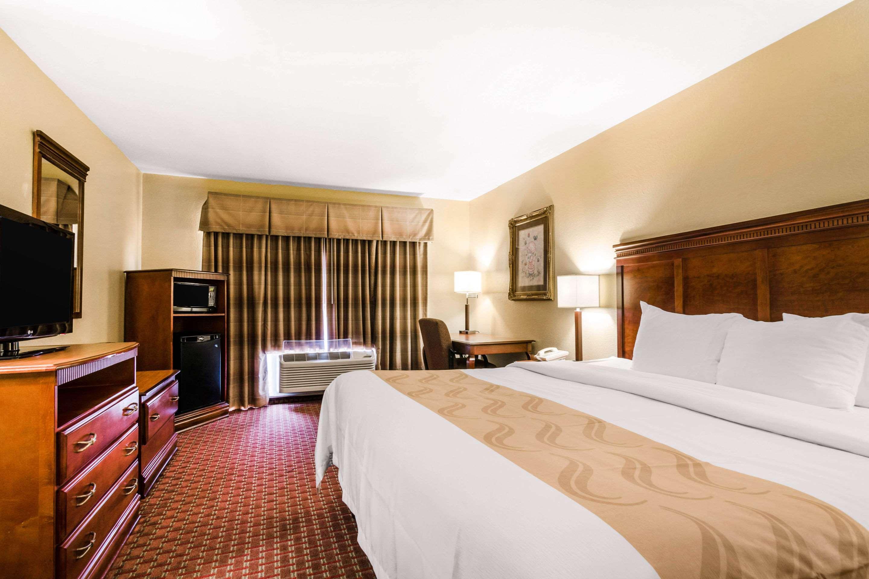 Quality Inn & Suites Carthage Eksteriør billede