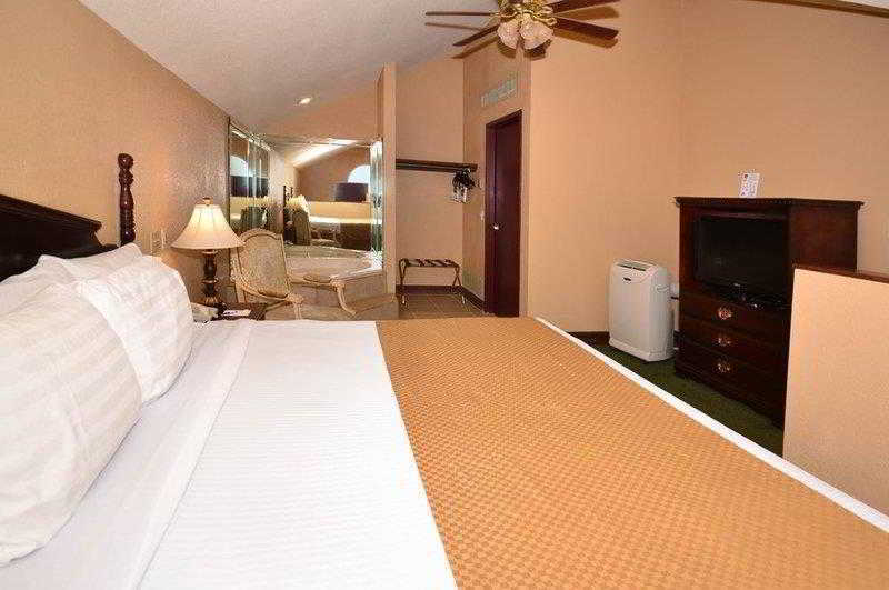 Quality Inn & Suites Carthage Eksteriør billede