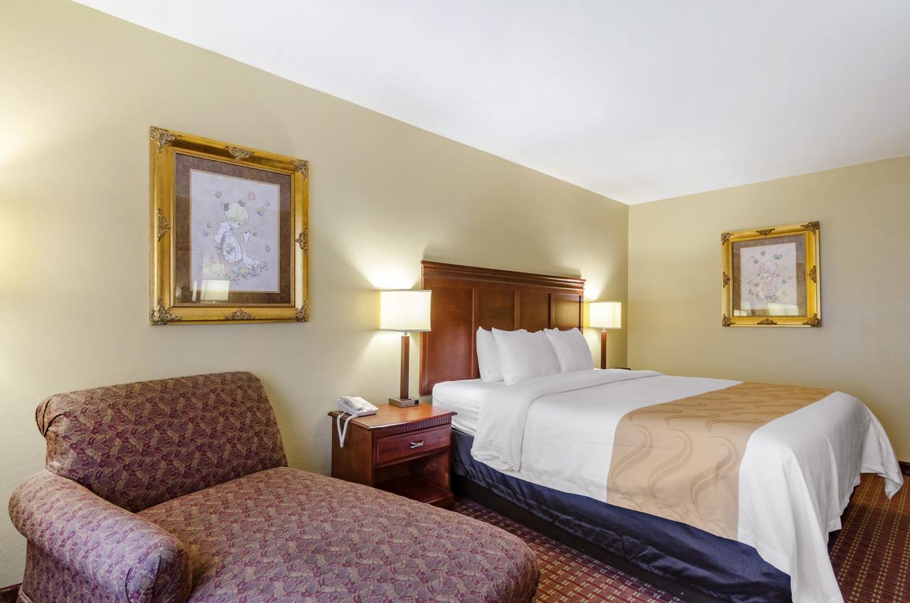 Quality Inn & Suites Carthage Eksteriør billede
