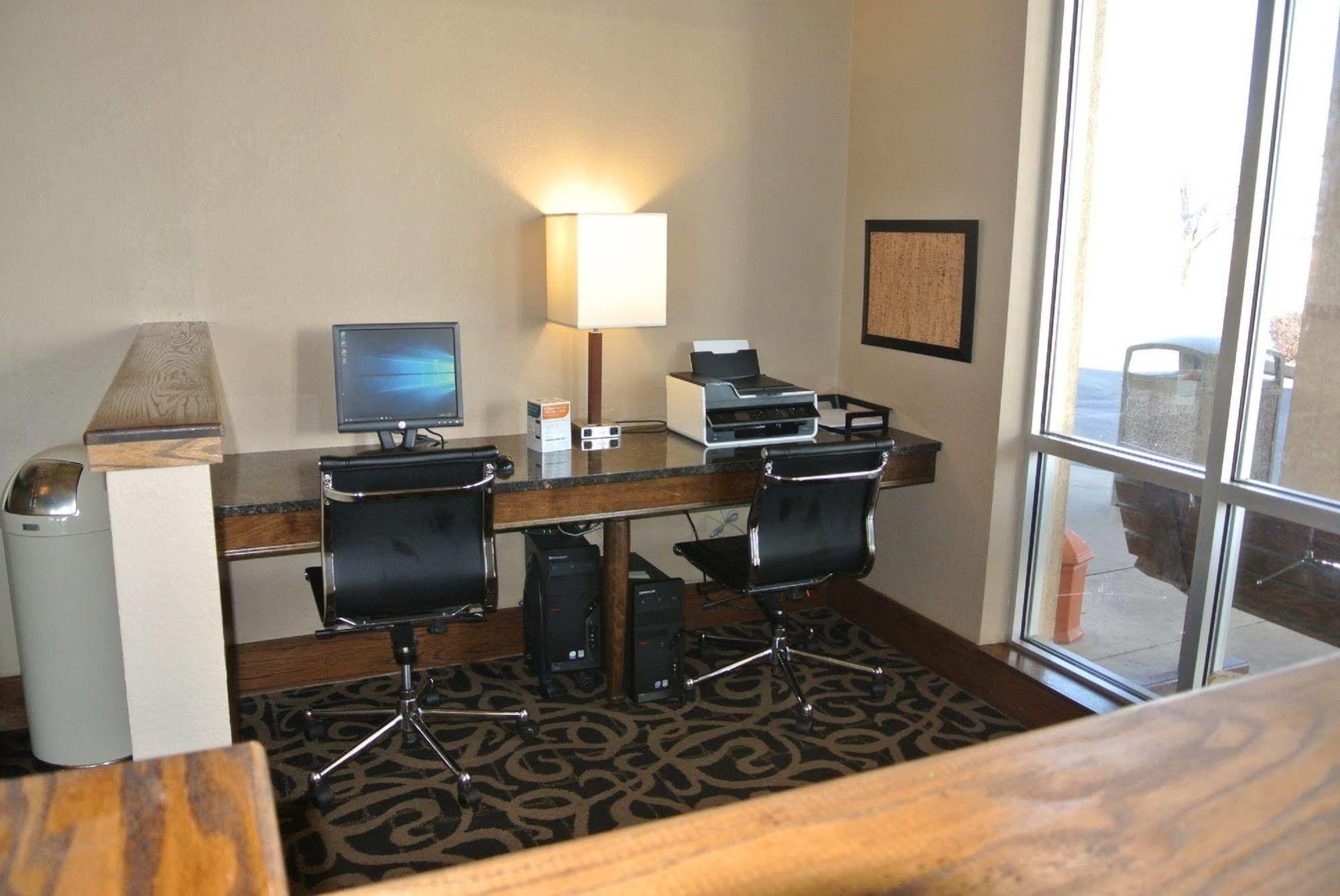 Quality Inn & Suites Carthage Eksteriør billede