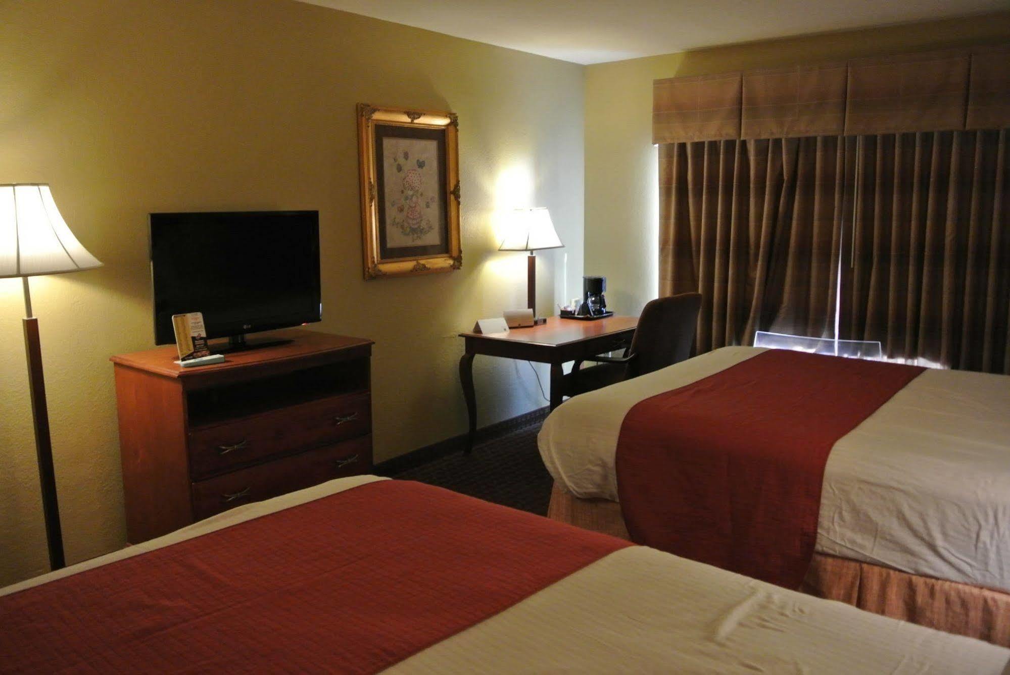 Quality Inn & Suites Carthage Eksteriør billede