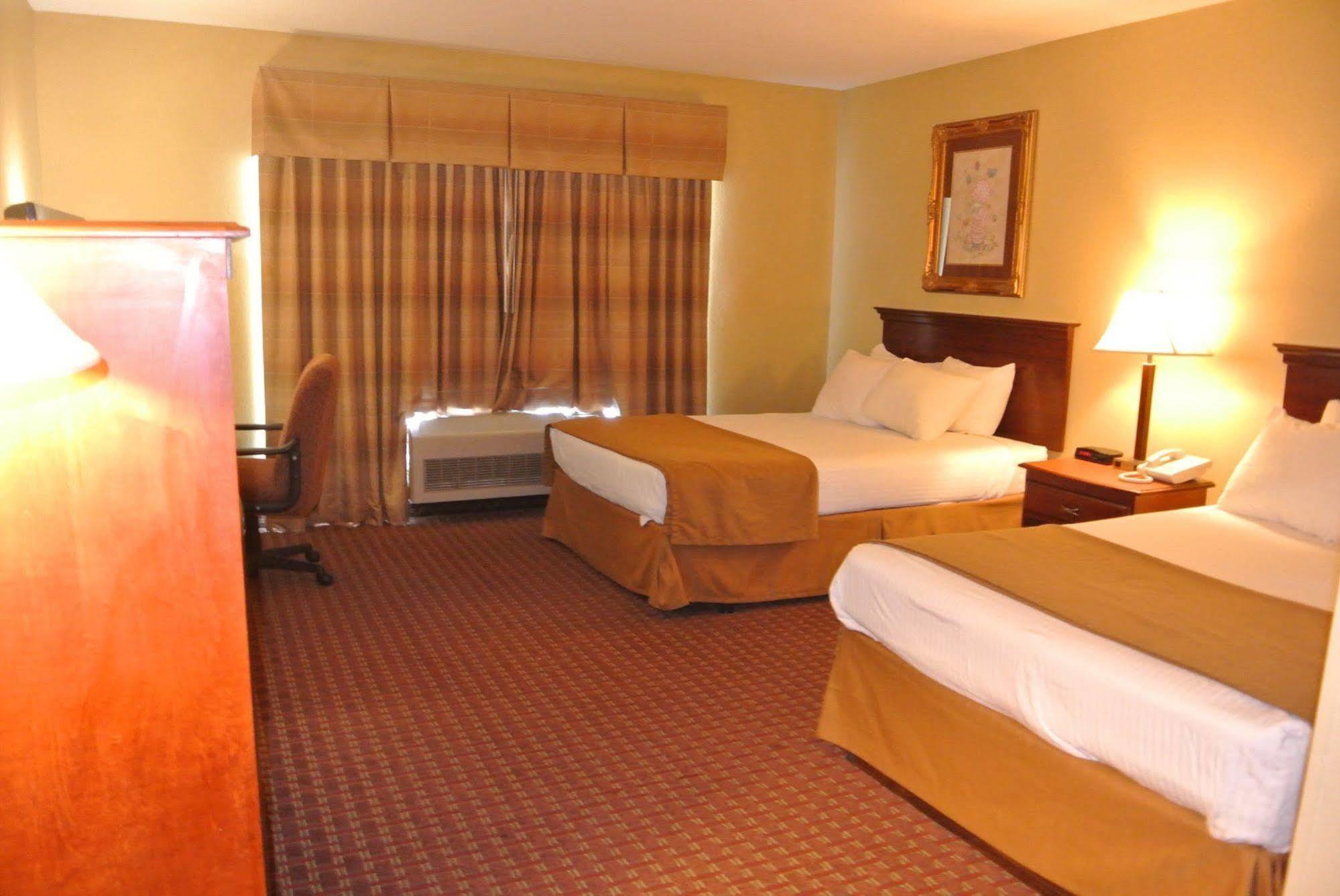 Quality Inn & Suites Carthage Eksteriør billede