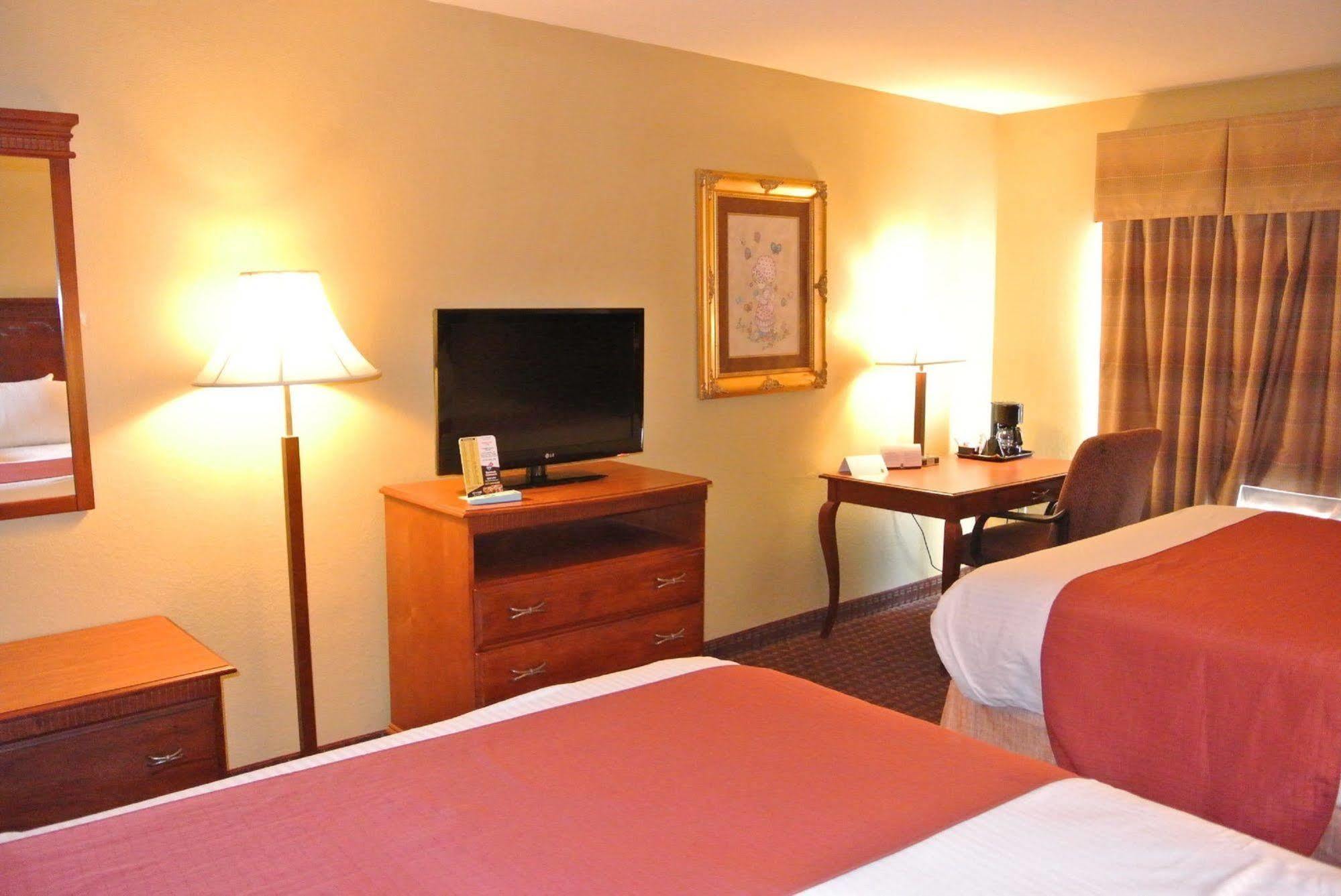 Quality Inn & Suites Carthage Eksteriør billede
