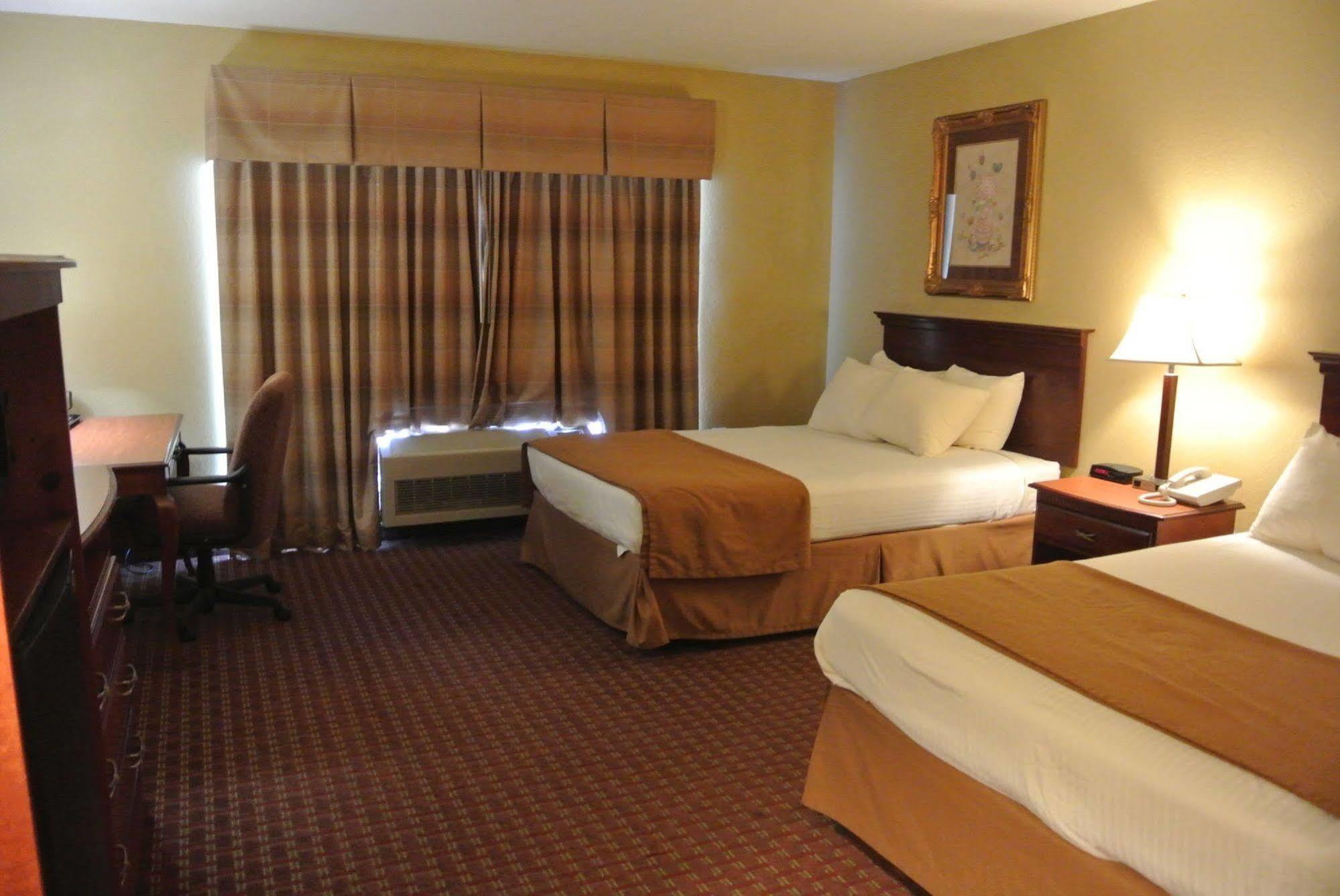 Quality Inn & Suites Carthage Eksteriør billede