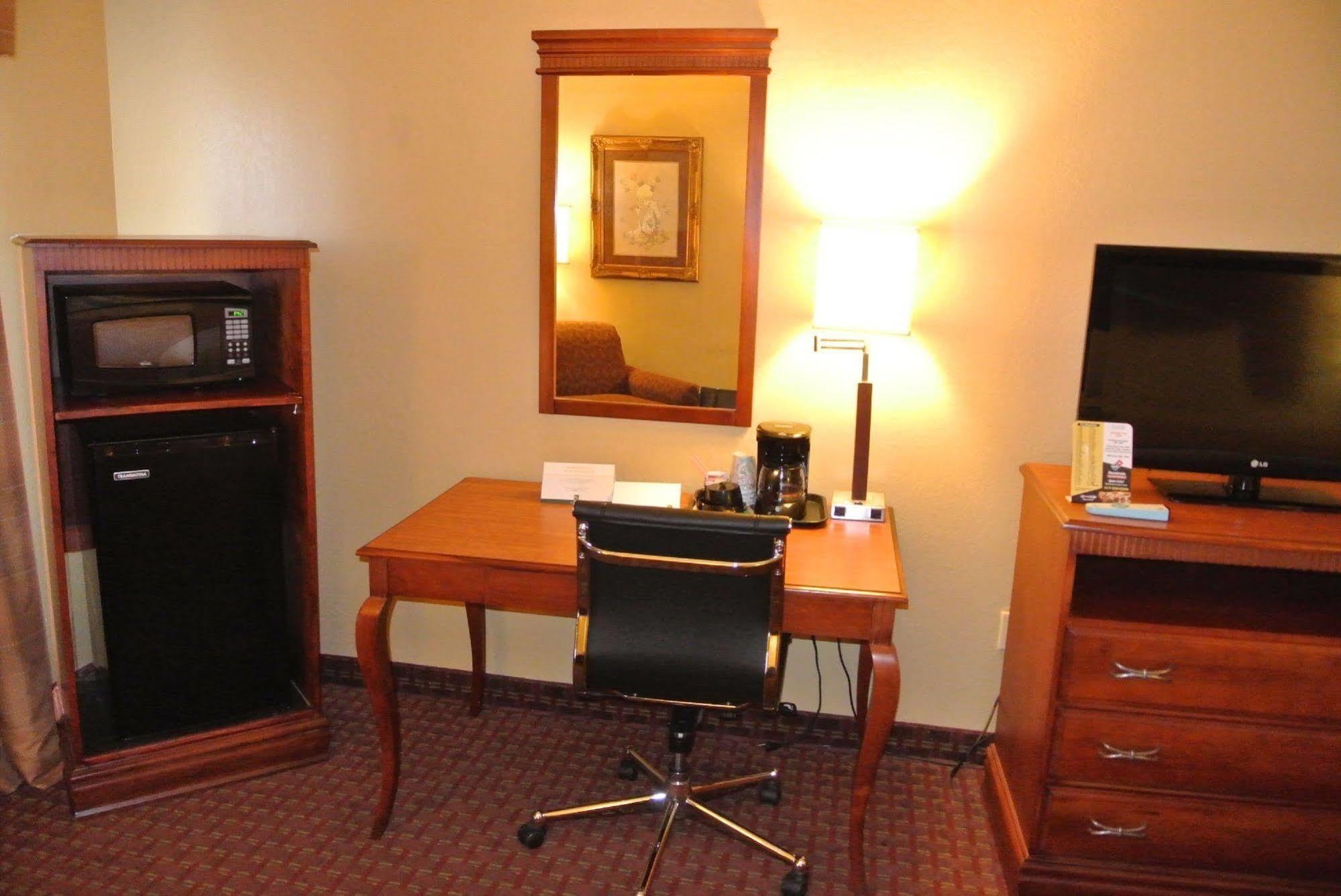 Quality Inn & Suites Carthage Eksteriør billede